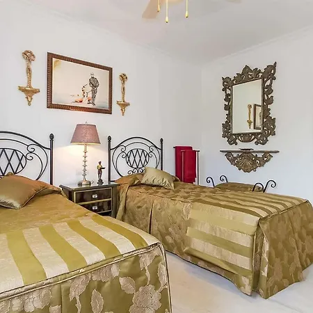 Ca Cest La Vie Holiday home *